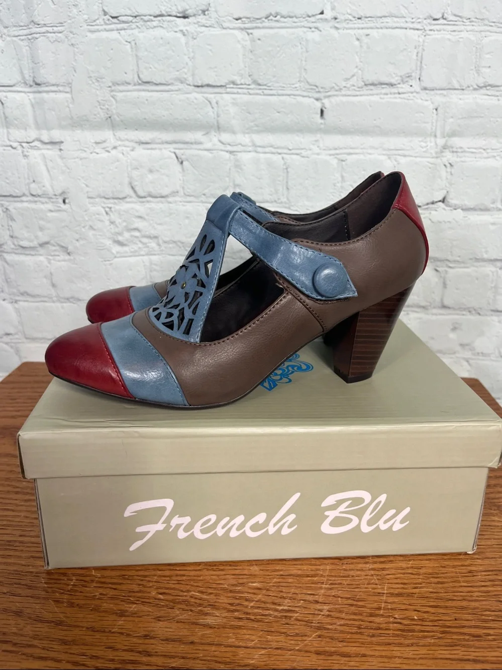 French Blu “Fabulous” Heels in Red/Blue/Taupe size 39 euro or 8 us NIB